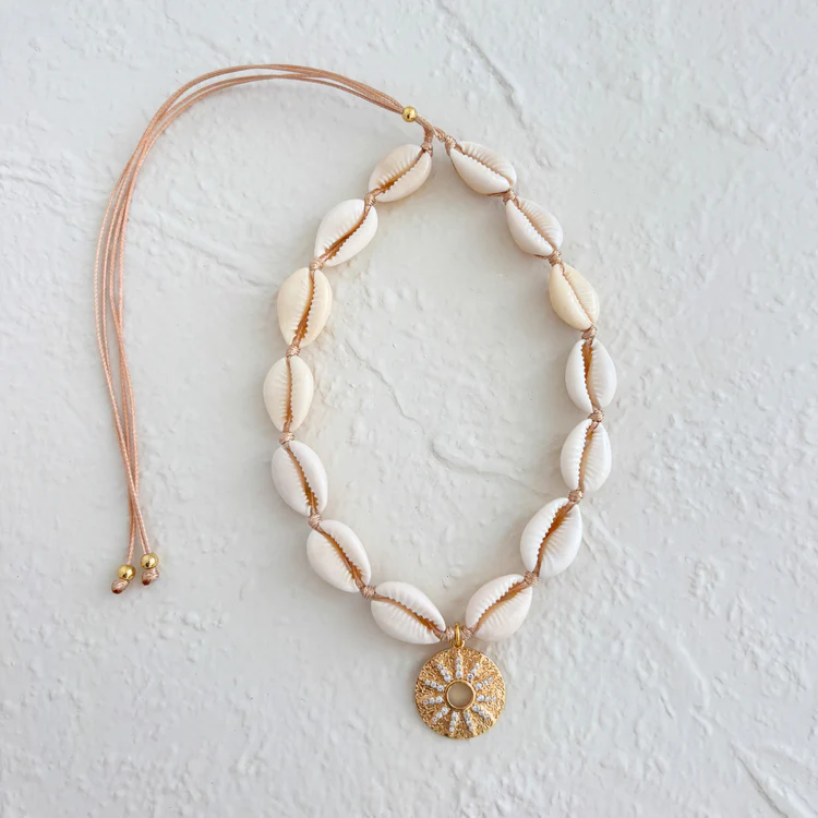 picture of a shell necklace from uniq